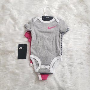 Nike Baby Girls 6 Months Bodysuits 3 Pack